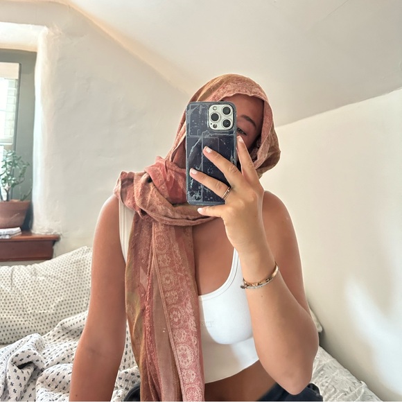 Pashmina - Picture 3 of 3